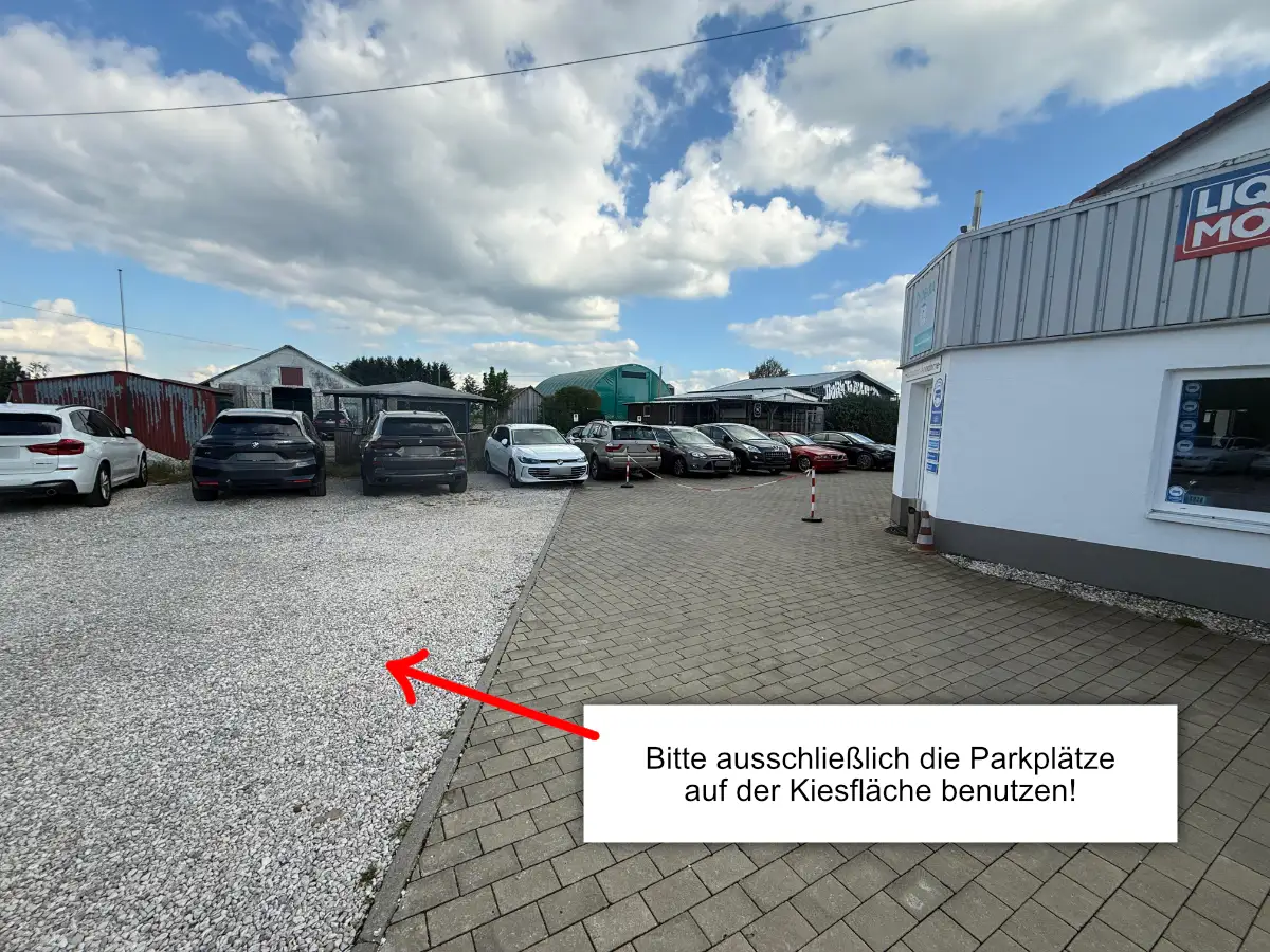 Airportparken24 – Parkplatz am Flughafen Memmingen in Memmingerberg – Parkplätze vor dem Büro Airportparken24 - Parkplatz am Flughafen Memmingen in Memmingerberg - Parkplätze vor dem Büro